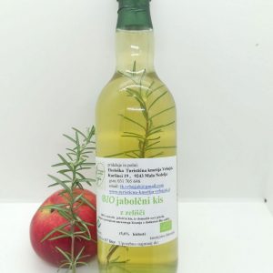 bio-jabolcni-kis-z-zelisci-bio-jabolcni-sok-turisticna-kmetija-vrbnjak